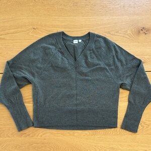 GAP V-Neck Dolman Sleeve Wool Blend Cropped Length Sweater